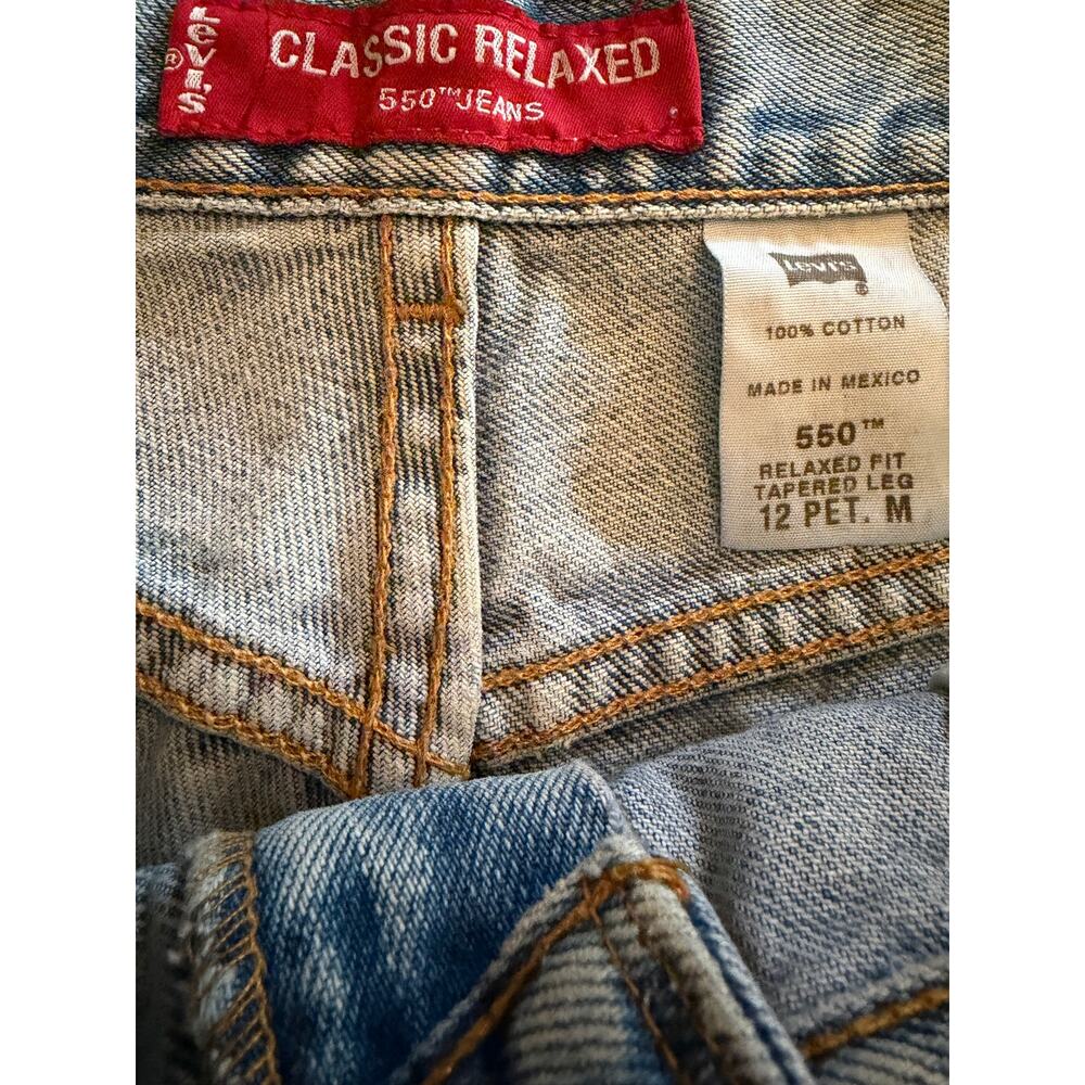 Levi's 550 Jeans Womens Petite 12 Light Wash Blue Relaxed Tapered Mid Rise - Picture 2 of 4